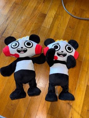 Ryan's World Combobunga Pandas (2)  black red kids toy